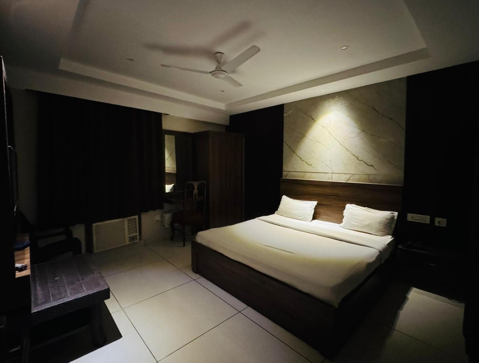 Hotel Pearl Inn Rudrapur Exterior photo